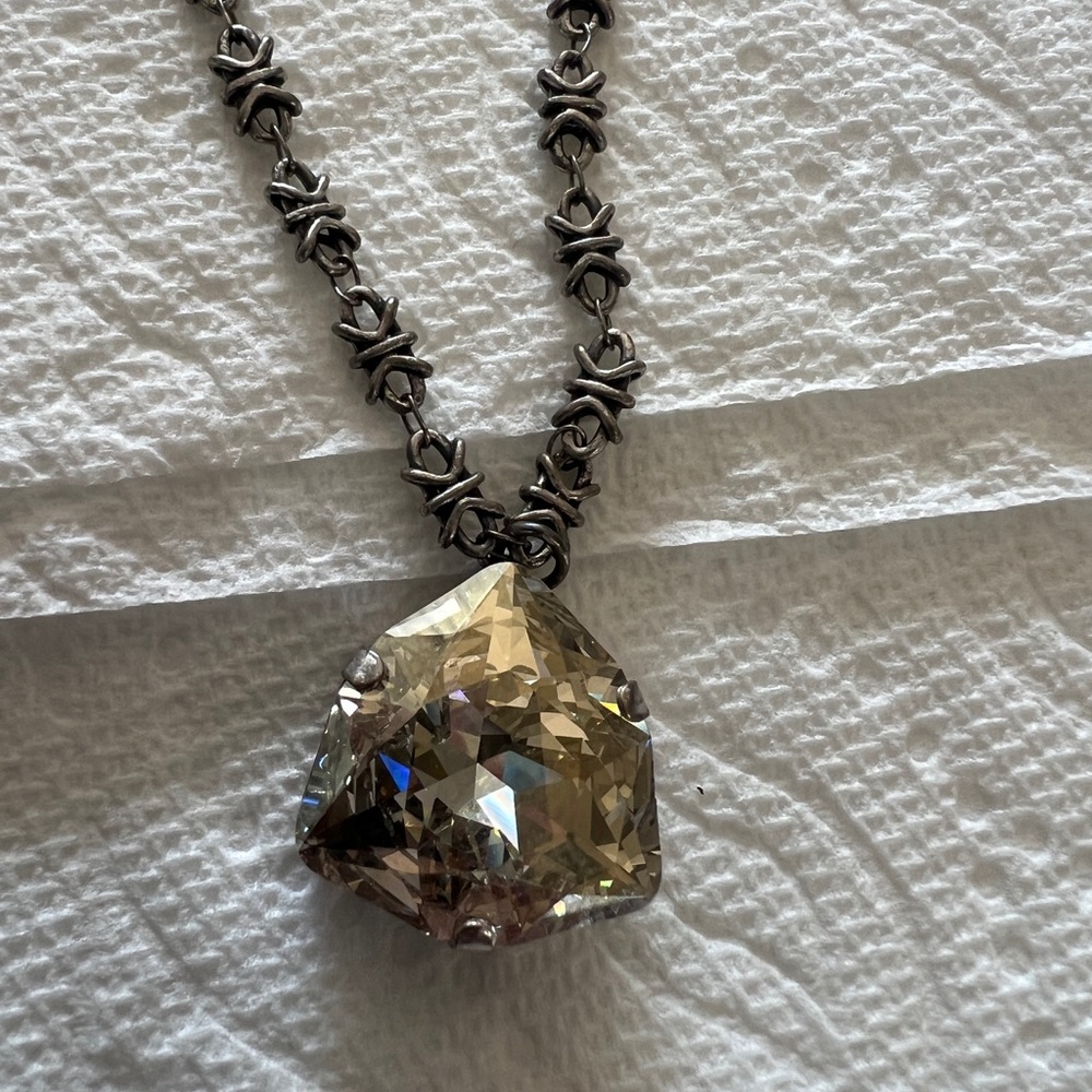 Elegant Silver Necklace with Crystal Pendant